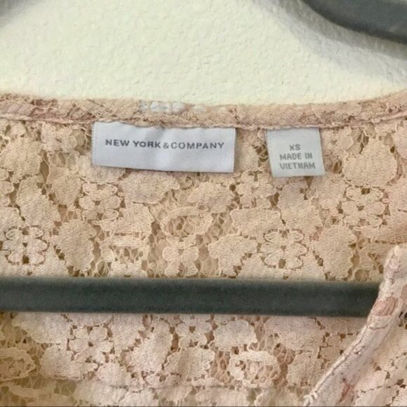 New York & Company Womens Blush Pink Floral Lace Button-Up Blouse Size XS Sp - Picture 5 of 8